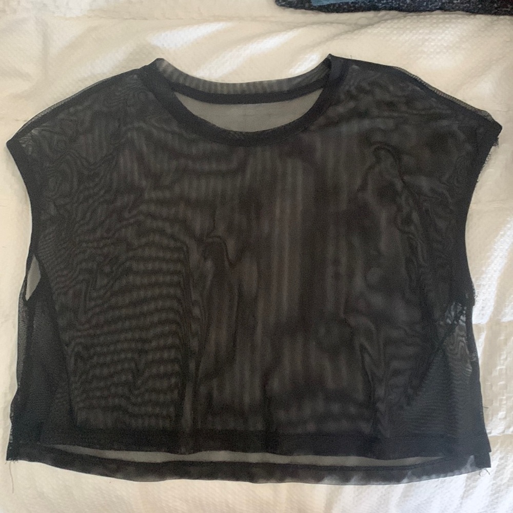 Cropped mesh top